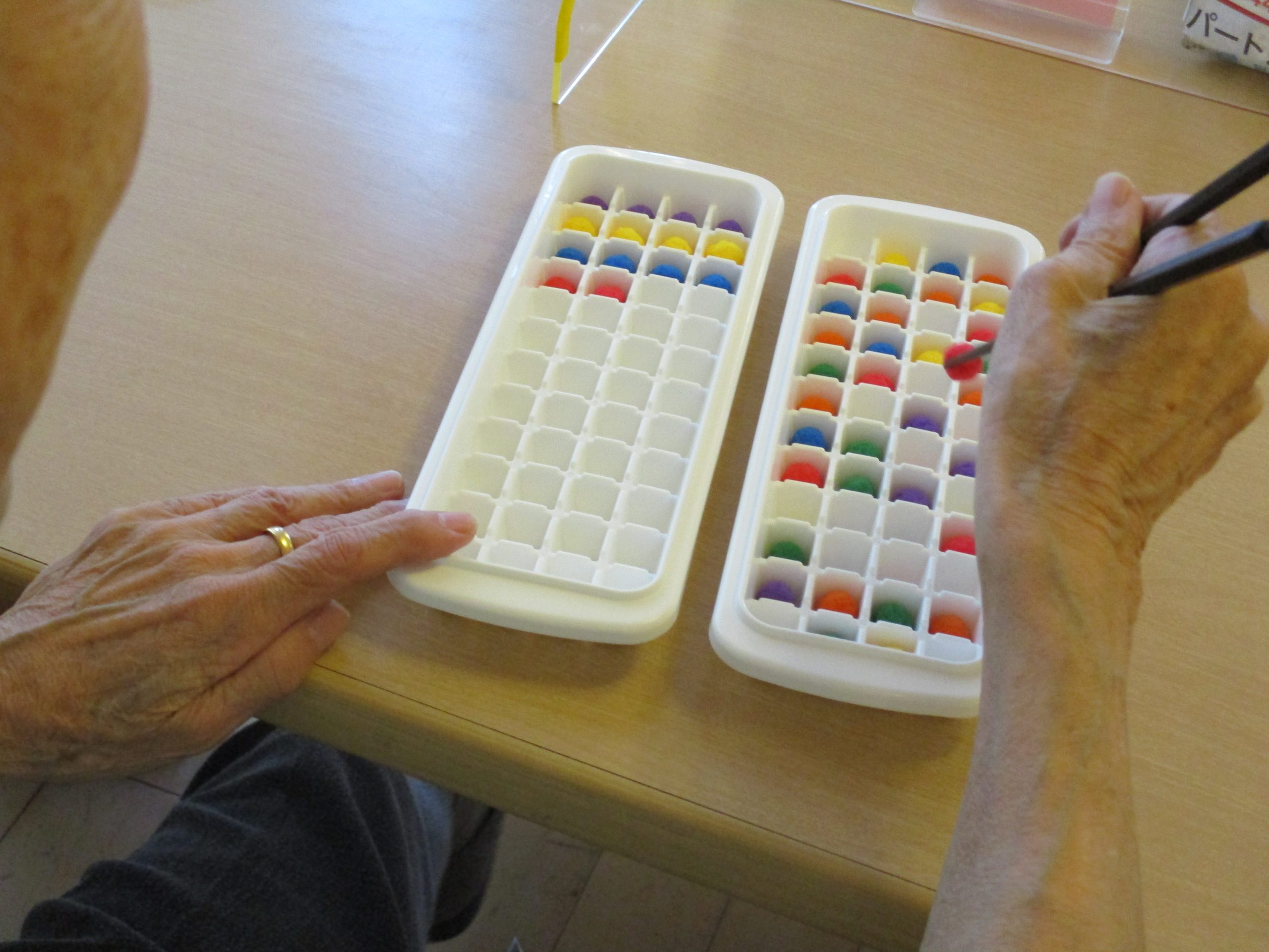 リハビリテーション ロボット グローブ 指エクササイズ 手強化器具 脳卒中用 ハンドスプリント補助具 関節リハビリテーション療法用Amazon.co.jp: リハビリテーションロボットグローブのアップグレード、手 の 運動 リハビリ、指ロボット、手指ストレッチボード