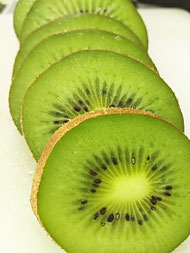 驚きの事実！キウイフルーツの栄養価は皮ごと食べると2倍以上！さらに、毛や農薬の心配も解決！ベジふる