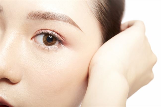 私は重い一重でいつもオリ式などの皮膜式アイプチを使っています。し- Yahoo!知恵袋