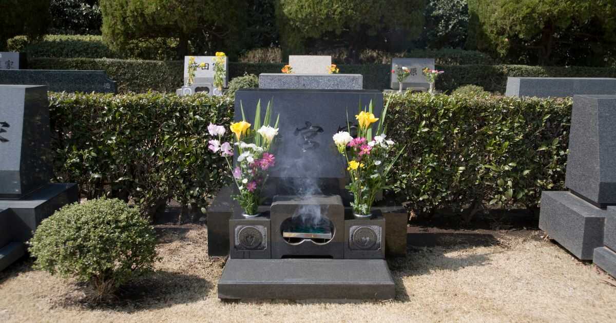 墓参り 線香のあげ方 基本的なマナーとNG例も解説お墓の家計簿