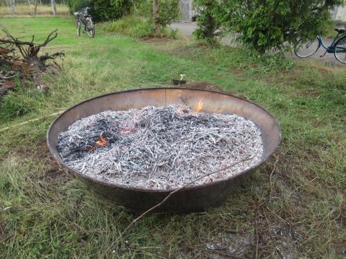 引き込み式果樹剪定枝力強い剪定力強い剪定花と労力節約園芸ツールサメの歯ガーデンはさみ 芽切り鋏 刃先が細いので 松や盆栽の剪定をはじめ 果樹や野菜の収穫に最適です。ガーデニングや園芸 フラワーアレンジメント 等多用途で使用できます。 ハンドルは使い易さを考え