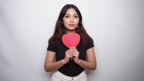 動画で学ぶ 女性のための やさしいハワイアンウクレレBOOK ドレミ楽譜出版社 本格ハワイアンの入門書に最適な1冊web総合楽器店chuya-online.com