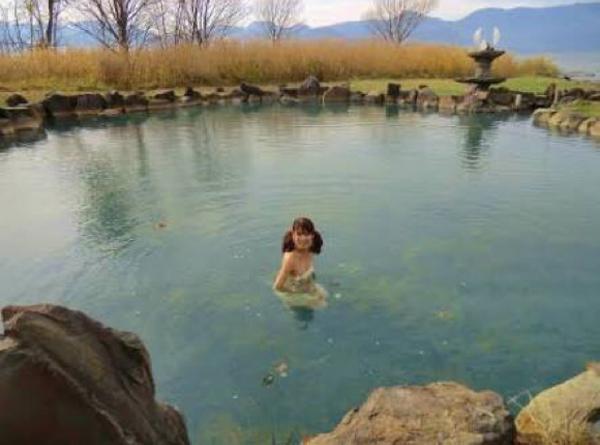 五感でととのう贅沢時間 木立に囲まれた混浴 野天風呂「湯畑」とサウナ付き温泉大浴場を満喫！心と身体を癒す、とっておきの日帰り温泉でリラックスしてみませんか？＜ファミリー・カップル・女性にもおすすめ♪＞ 山中温泉湯畑の宿 花つばき - じゃらん遊び体験