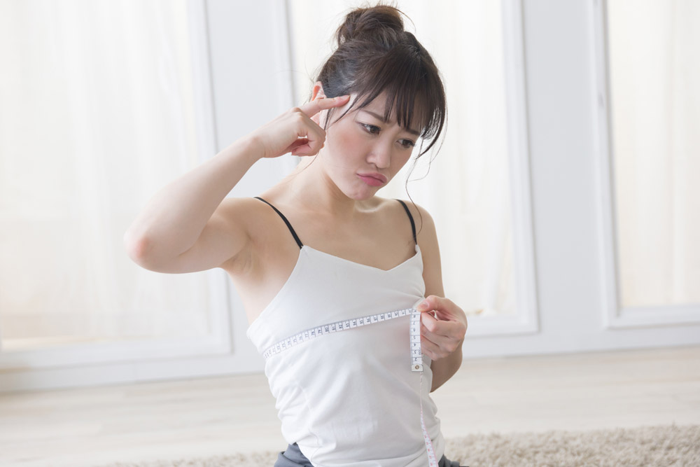 貧乳の原因とは？ぽっちゃり貧乳の理由や改善方法も徹底解説！銀座マイアミ美容外科