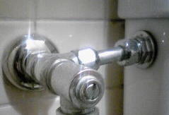 水の勢いが弱まる！トイレの水量調節する方法を解説 -はままつ水道職人 -浜松の水道修理、お風呂、トイレ、台所の排水管のつまり修理