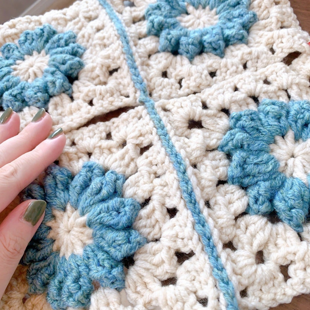 編み図公開NEW Cotton Baby ブランケット ＼ 当店のリピート率NO.1商品 NEWコットンベビーの作品『ブランケット』の編み図が公開されました😁同じ編み方を繰り返し編めば完成♪ かぎ針が苦手な方でもオススメです。 NEWコットンベビー ブランケットキット https