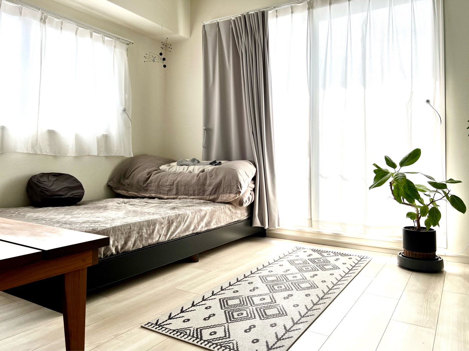 敷き布団をやめてヨガマットで寝ている話。 ミニマルライフ- 日々のなんとかしたいをなんとかするブログ