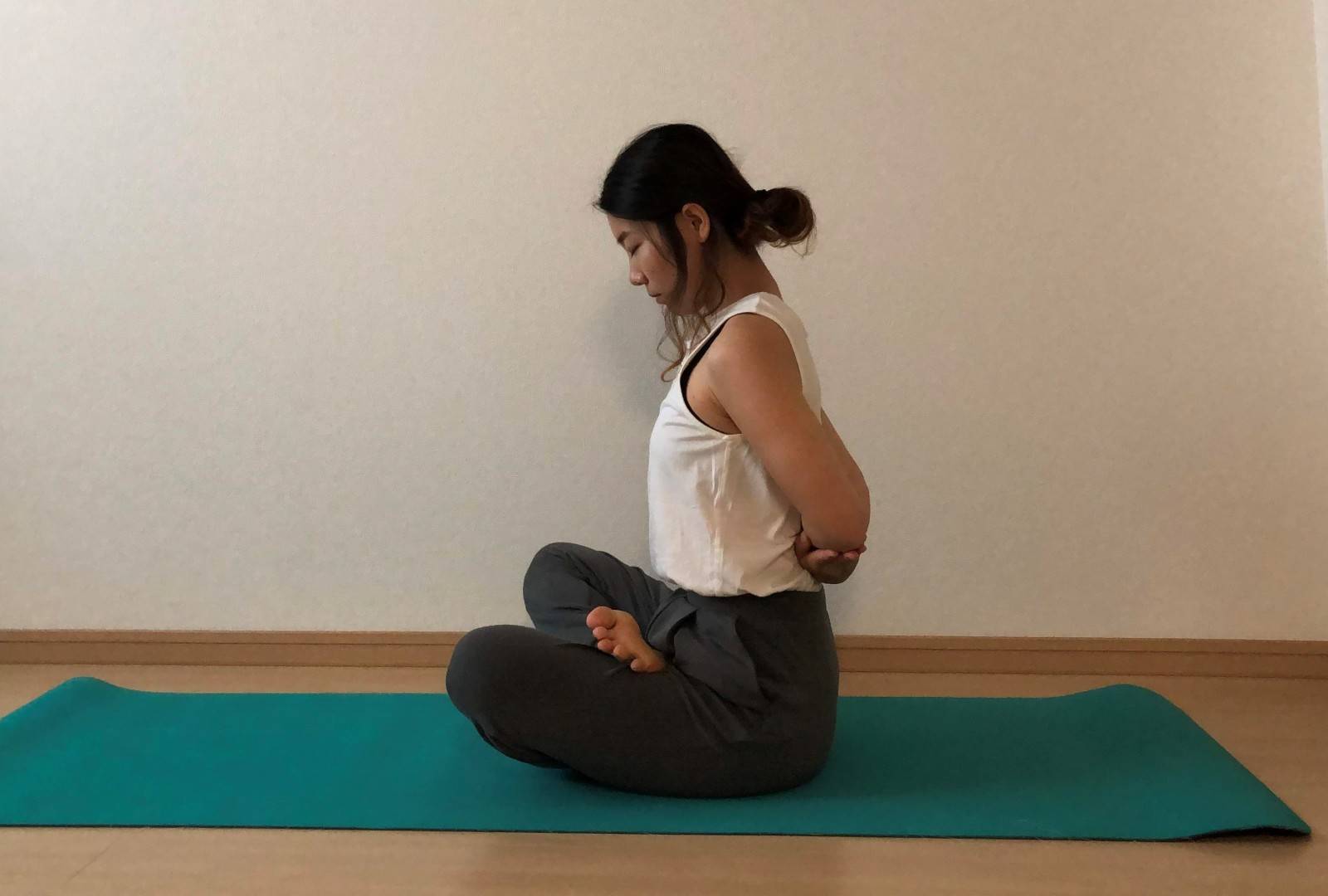 ハイパフォーマンスを作る、超「姿勢」力講座 第７回 スーツ姿を台無しにする肩猫背：アエラスタイルマガジン