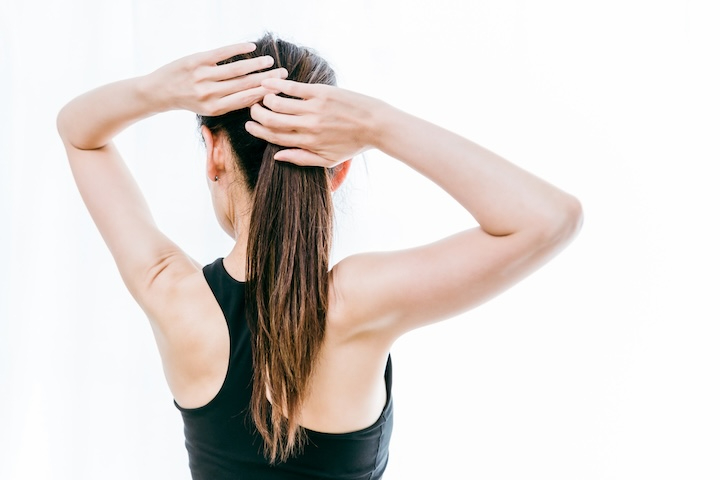 ＼ヨガ中の髪型、どうしてる？ , ⭐︎保存して参考にしてね😉, ダイエットヨガのお客さまの90%以上がヨガ初心者さん。, だから ,ヨガやってみたい！, でも何着たらいいの？, 髪、どうしたらいい？？, っていうことから悩まれるんです。, そうだよね！！,ヨガウエアは以前も取り上げたから、今日はヘアアレンジにフィーチャーするよ, ヨガしてると髪がバサッとなって邪魔💦, 👇,