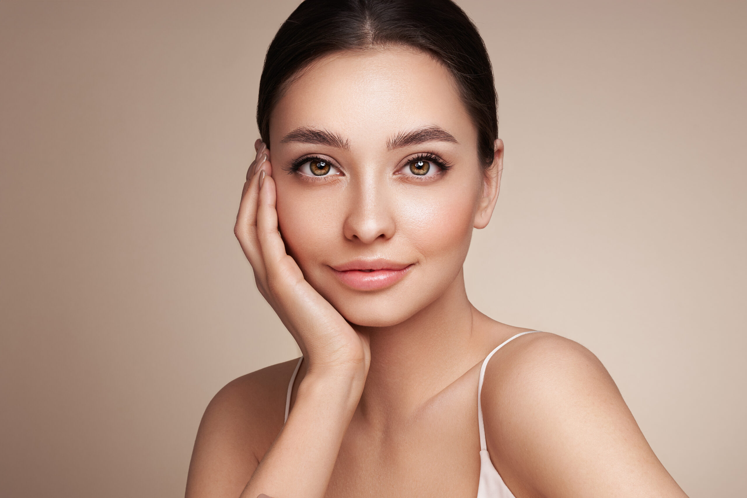 広範囲に生えた三角眉さん どこを処理していいかわからない 眉毛の整え方が分からない 自分に似合う眉は？ とお悩みの方も骨格も眉毛悩みも人それぞれ丁寧なカウンセリングで なりたいイメージ×骨格バランス に合わせご提案 眉毛が整った後はご自宅でも再現できる