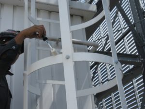 安全・簡単操作の収納式メンテナンス安全タラップ「MT-21」-90ハッチ 30ハッチ 手すり一体型開口部蓋 マシンハッチ オイルスネアーウルトラパッチなど環境・安心・安全・防災商品の開発・販売阿南電機株式会社