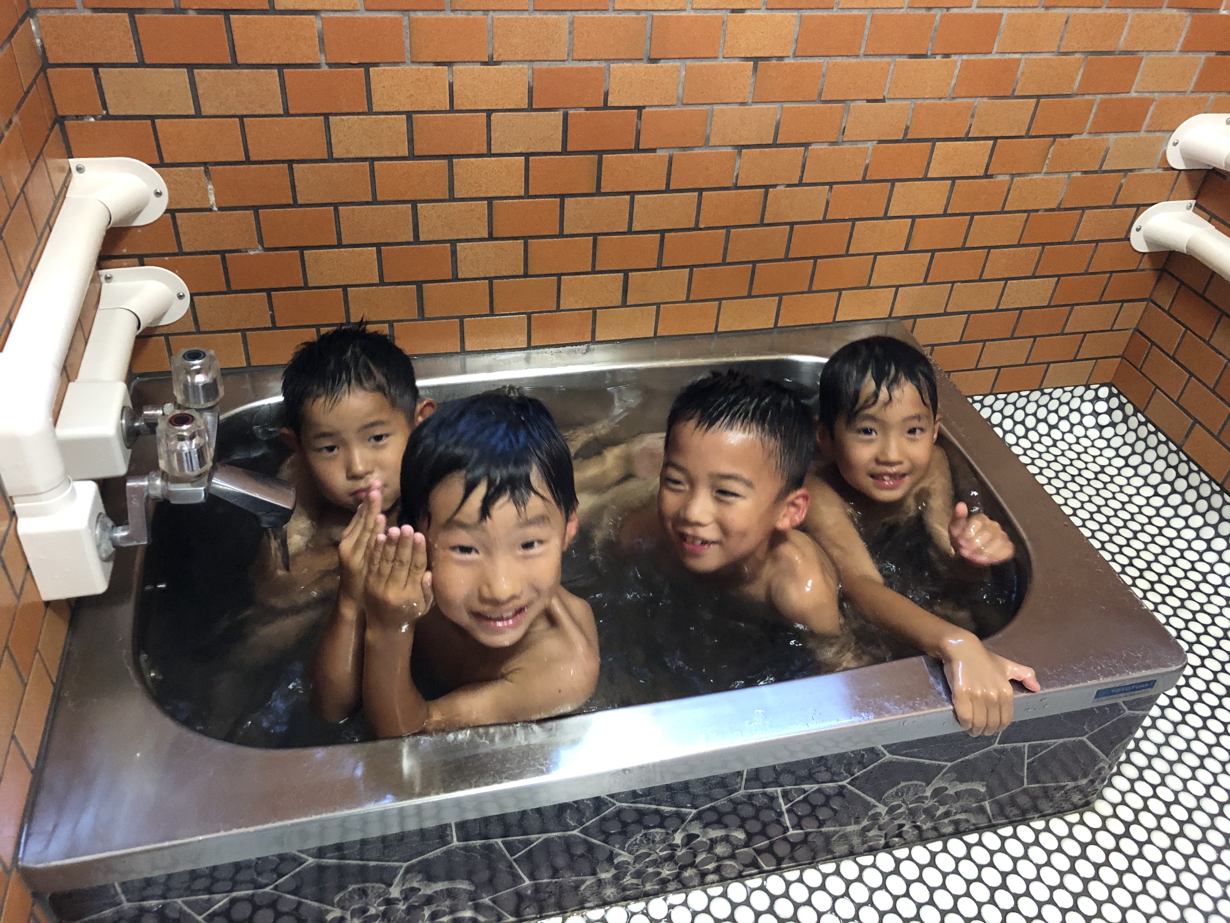 ソリ・スキー合宿みやげ話 ３ : スタンツ通信・いきいき・のびのび・でっかい子