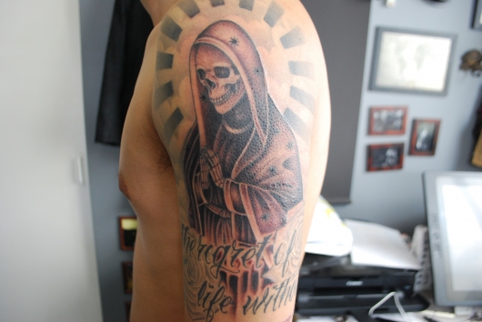 女性の腰に聖母マリアの刺青タトゥー女性の和彫りや洋彫りの刺青タトゥー東京 刺青 タトゥー 和彫り 洋彫り 刺青師二代目江戸光