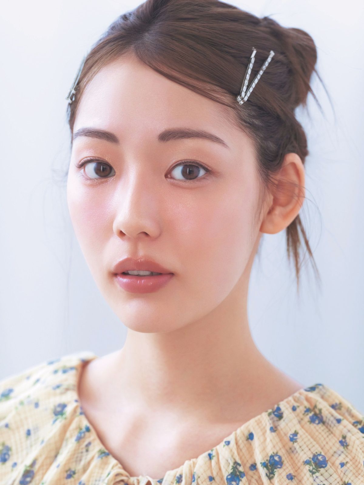 ゲジ眉の原因と整え方眉毛を薄くする方法や印象の変化を解説