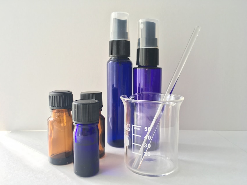 サウナストーンを傷ませないで！ アロマ水のすすめ🧖‍♀️ アロマオイルを直接or水に混ぜただけでロウリュするとサウナストーンやエレメントを傷めるよ☹️アロマ水は簡単に作れるから好きな香りで試してね🙆‍♀️ ＊＊＊＊＊＊＊＊＊＊ アロマ水の作り方 200ml量1回の