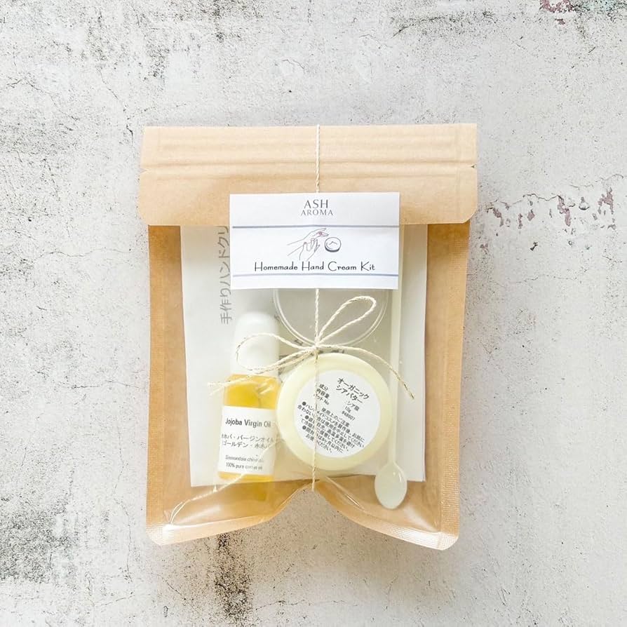 蜜蝋の使い方～材料３つで簡単！ハンドクリーム＆リップクリームを作ろう～