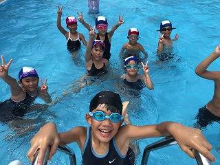 プール開放 後半- 東山田小学校の子供たち