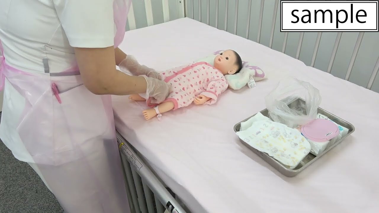 おむつ交換 テープタイプの紙おむつ