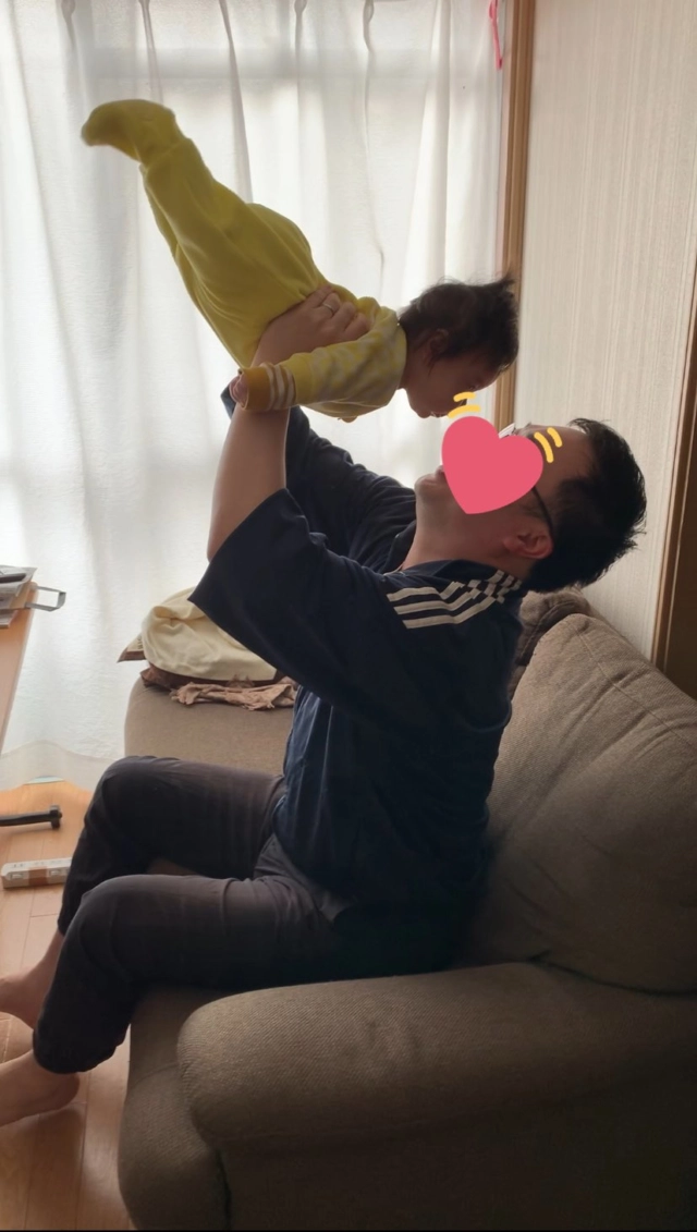 飼い猫に道を教える息子、“沼の主”顔の赤ちゃん 『 育児衝撃画像』に「癒される」「かわいすぎる」eltha エルザ