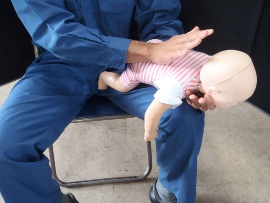 誤えん発生時に座位のまま背部叩打法を施行したら - 地域AD倶楽部