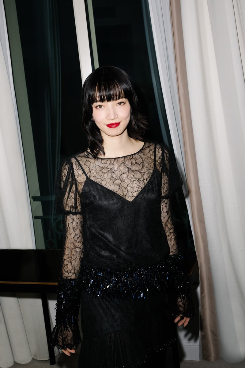 発売中のmina6月号「週末、おうちで何する？」企画から、小松菜奈さん着用のコーディネートを紹介します🌟﻿ ﻿Item---------------﻿ ﻿ Tシャツ 8,000円＋税 ポロ ラルフ ローレン ラルフ ローレン @poloralphlauren﻿﻿ 肩にかけたカーディガン 22,000円＋税 ポロ