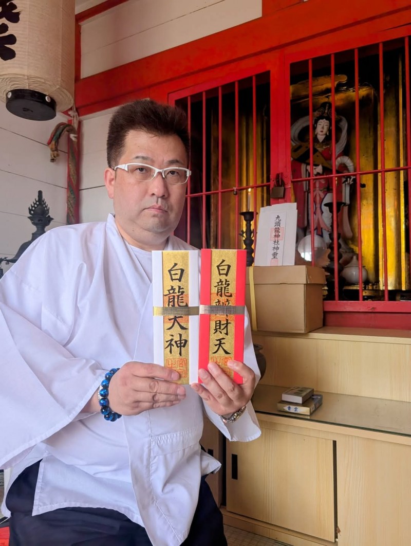 癒しフェア 2024 in OSAKA□スピリチュアルカウンセラー白龍 4月20日 土 10:30〜 無料講演□自分自身が0ポイントとなり2024年を楽しく生きて行く方法をお伝えします💖 ○ピンクのスーツがトレードマーク ○神職と加持祈祷師の肩書きを持つ○龍神魔法学校