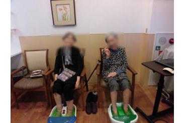 フルリクライニング電動車椅子赤PSE適合TAISコード取得済折りたたみノーパンクタイヤ自走介助兼用リクライニング電動車椅子電動手動充電電動ユニット