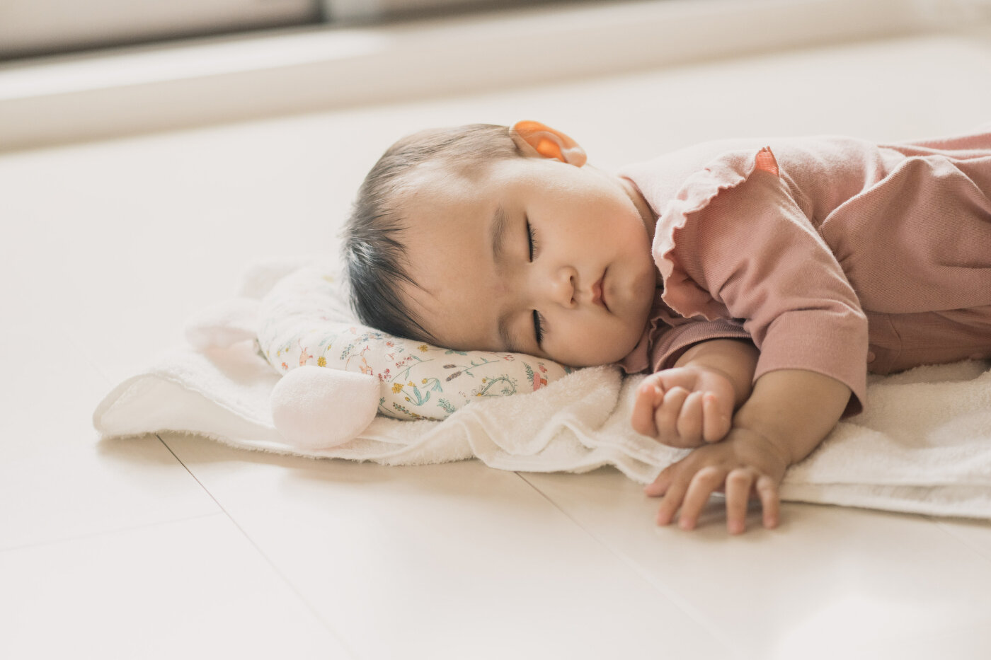 赤ちゃん横向きの寝顔の写真素材2279318- PIXTA