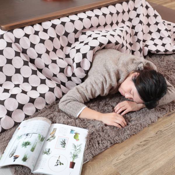 生活リハビリデイサービス りふりこたつで寝ると危険？高齢者向けの注意点や安全な使い方などを解説