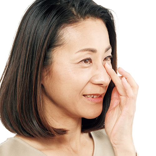 メガネの跡の色素沈着、治療できる👨🏻‍⚕️メガネを取ると目立つ、メガネの跡の色素沈着 気になりませんか？😳意外と知らない人が多いと思いますが 治療することができます🏥 気になる方はチェックしてみてください👍 ラインナップはこちら👇 ✓はじめに ✓原因