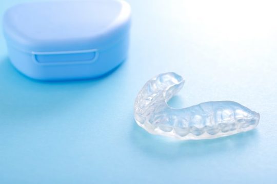 マウスピース型矯正装置 インビザライン 装着時の飲食 - 滋賀県大津市のほりい矯正歯科クリニック