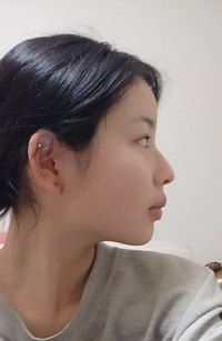 40代～50代髪型 平面＝ノッペリとは顔が大きい事ではなく、オデコが平ら、鼻根が低い、顎が出ている という部分的な事でも平面的な印象がとられるようです。それを立体的に見せる髪型とは