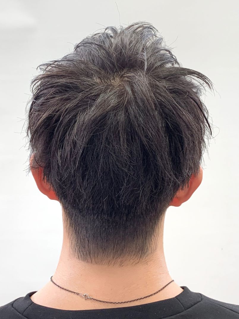 アッシュグレーはメンズもおすすめ！ブリーチ有無や髪型別にスタイル紹介bex journal