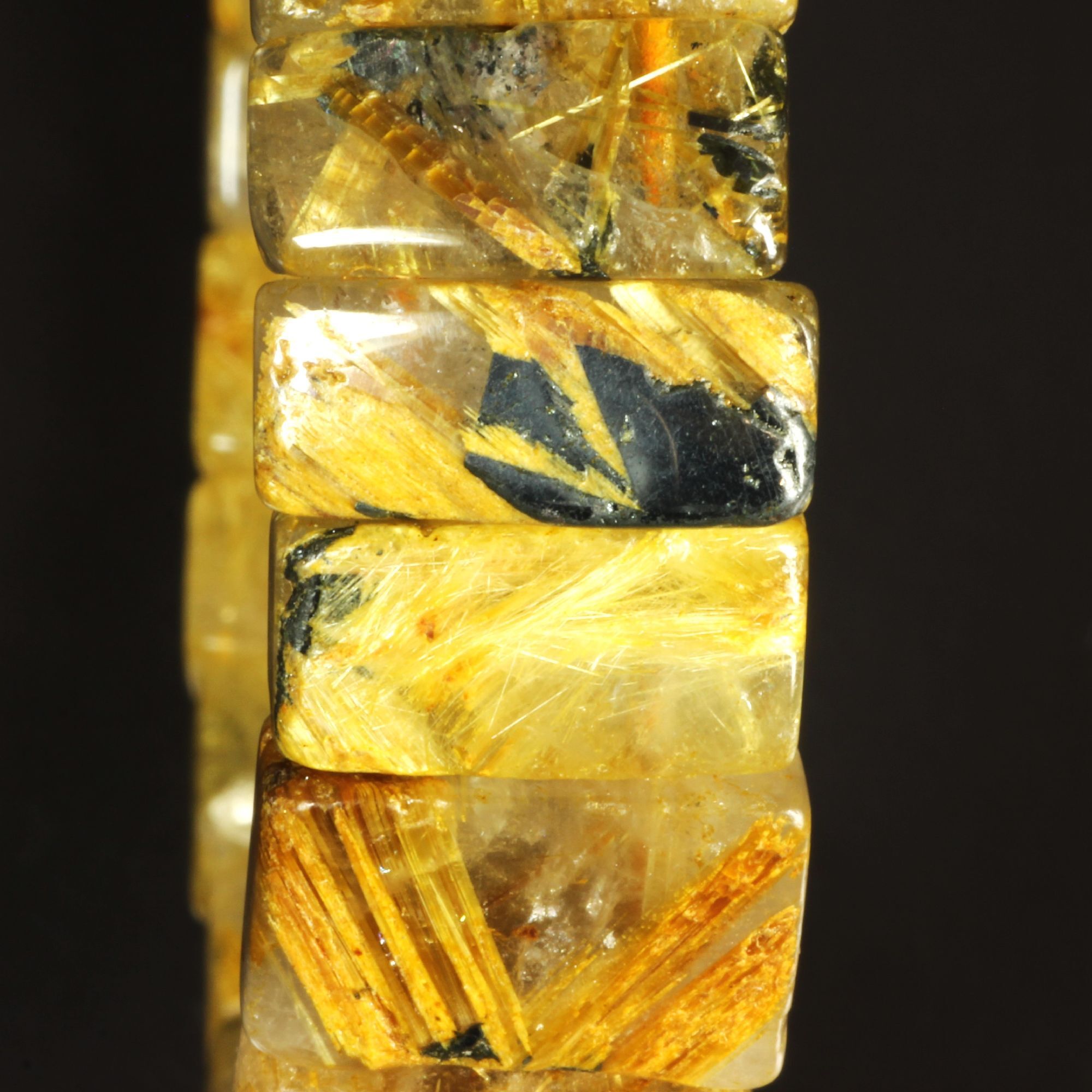 オーラが金の人の意味は「王様」特徴や性格や恋愛観や相性や運勢や芸能人まで完全紹介無料占いfushimi