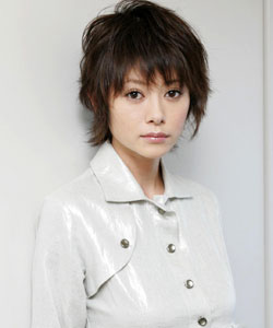 伊東美咲の鼻が真木よう子と一致！整形の真相を卒アル画像で検証！ファニップ