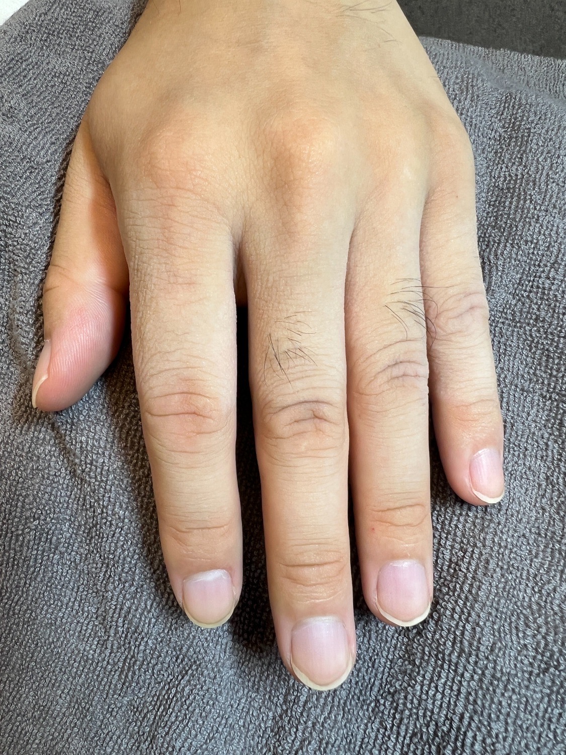 女性は見ています 見落としがちな男の手の甲・指の毛穴ケア - 共働き世帯を応援 スマートビズ SMART BIZ メディア