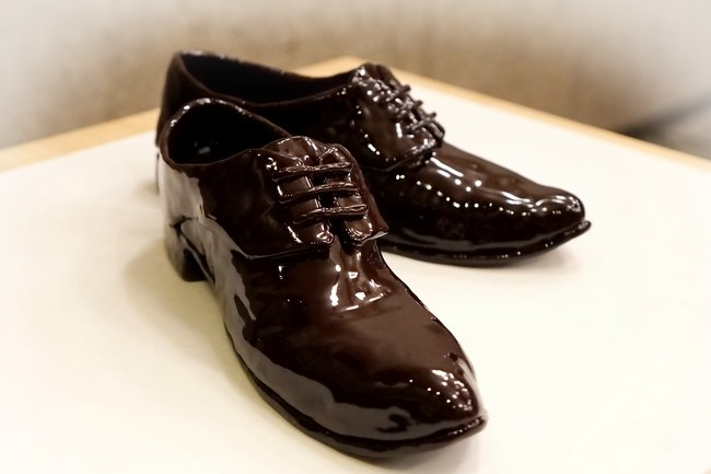 獣医師監修 犬が前足 手 を舐めるのはなぜ？８つの理由と対処法 - petan