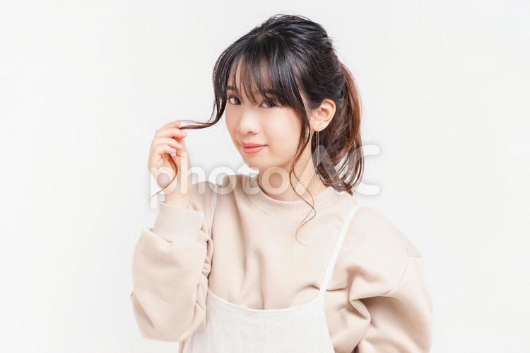 髪の毛の触り方で人の心理がわかるってホント？テンミニッツ・アカデミ