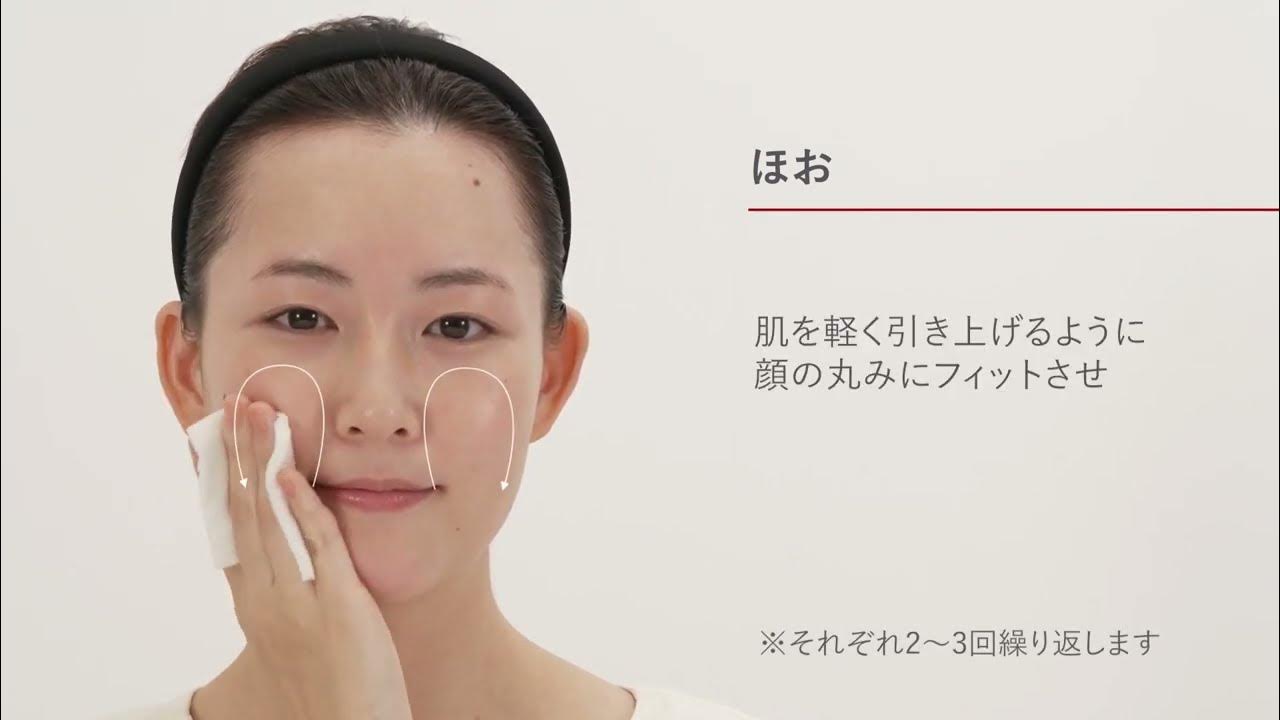 化粧水をたっぷりコットンに含ませうるおいに満ちた上質美肌へノエビアスタイル