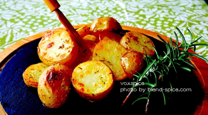 S&Bオレガノの上手な使い方を解説！, .,清涼感のある香りとほろ苦さが特徴的なのが、S&Bオレガノです。トマトと相性がよく、煮込み料理にもぴったりです。肉や魚の臭み消しにも使える、便利なスパイスとなっています。,., ., エスビー食品の商品やスパイス＆ハーブを使ったレシピを投稿する際は, 「 エスビーレシピ」をつけて投稿してみてくださいね！, ., .,