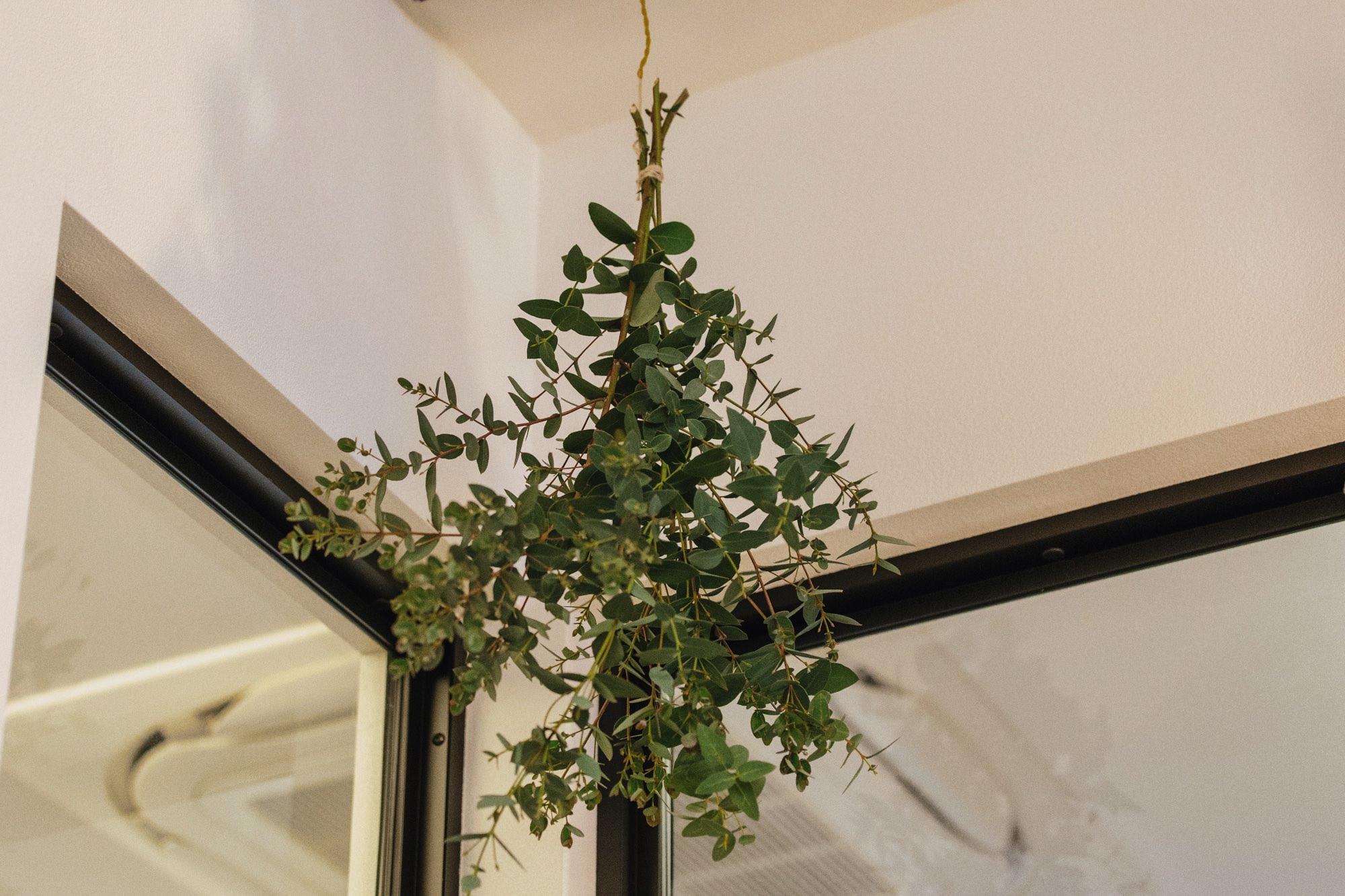 シックなユーカリとドライフラワーのスワッグの作り方Craftie Style