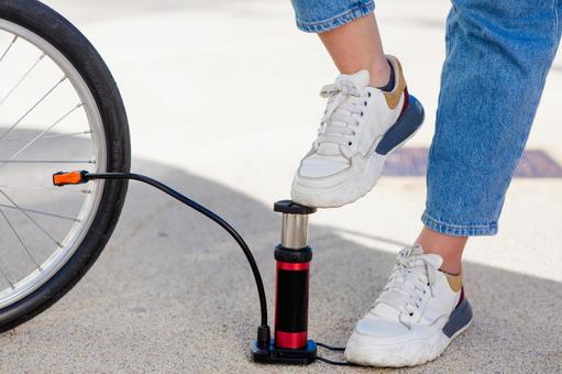 足を踏むの写真素材写真素材なら「写真AC」無料 フリー ダウンロードOK