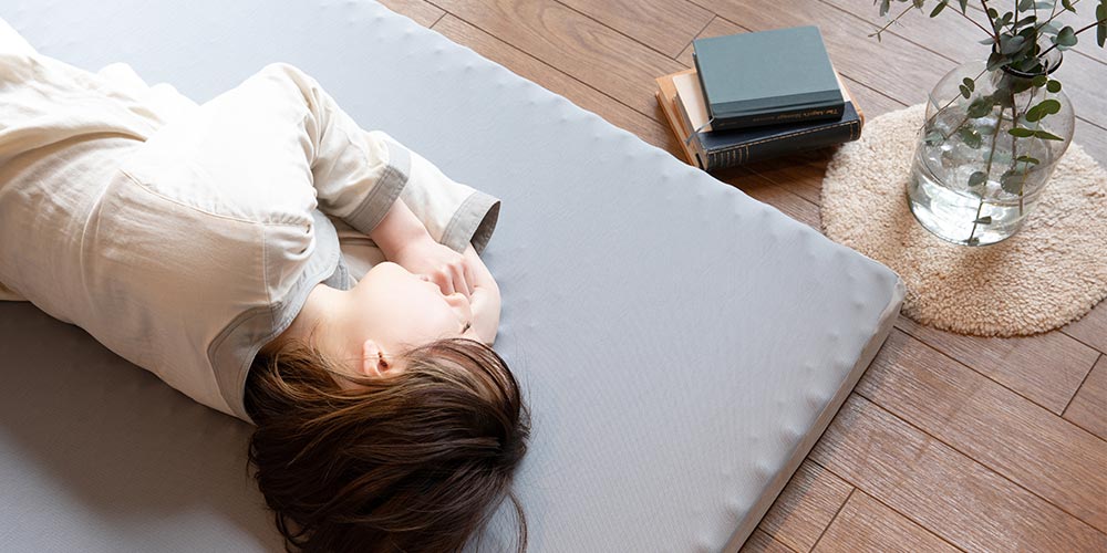 マットレスと布団の違いは？重ねる際の正しい順番や単品使いできるおすすめ商品も紹介 – RASIK ラシク 家具・インテリア専門店