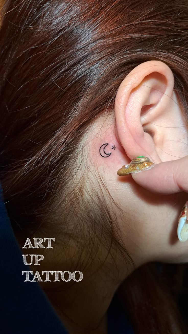 耳裏 タトゥー 月 愛知県TikTok