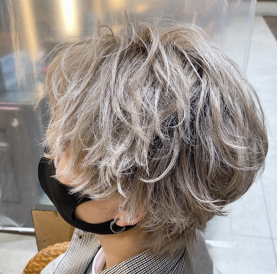 このインナーカラーは何回くらいブリーチ必要ですか？？ - 抜ければ- Yahoo!知恵袋