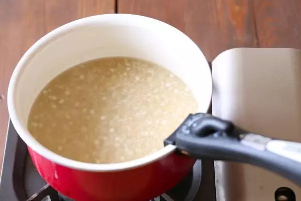 健康やダイエットに雑穀がよい理由とは？ 雑穀と白米のカロリー・糖質はほぼ同じですが、雑穀はGL値が低く、糖質の吸収を緩やかにするため太りにくいのです。また、雑穀は噛みごたえがあり、噛む回数が増えることでDIT 食事誘発性体熱産生 が上がり、太にくくなります