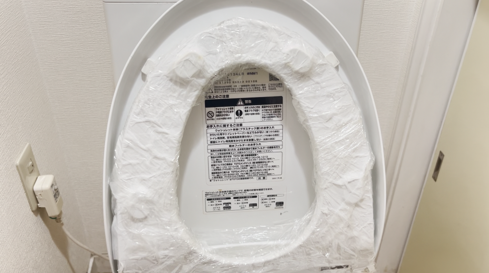 一発解決 トイレの便座裏のガンコな黄ばみ汚れを確実に落とす方法