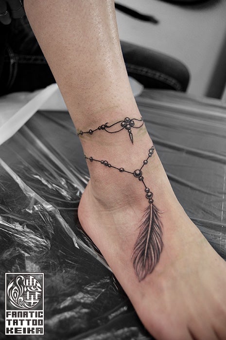 羽のワンポイントタトゥー – Tifana Tattoo – 東京・渋谷のタトゥースタジオ