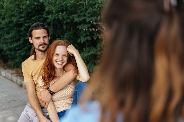 男性が「肩を抱く」本当の理由 マイナビウーマン