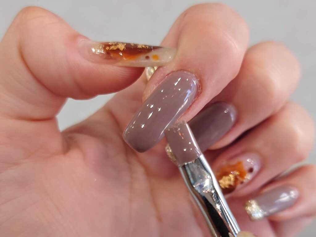 ネイルサロンでオフをしてもらいました。爪が柔らかくなってしまい生活に支障が出る- Yahoo!知恵袋